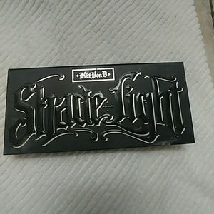 Kat Von D Shade and Light contour pallete